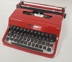 Olivetti Lettera 32 Typewriter in Red