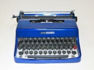 Olivetti Lettera 32 Typewriter in Dark Blue