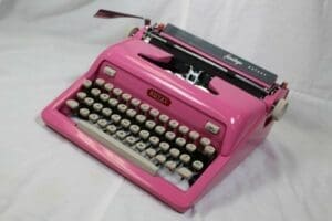 Royal Heritage Typewriter in Lipstick Pink