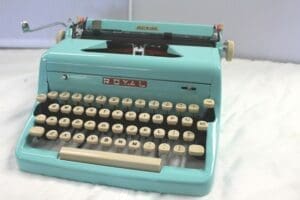Royal Quiet De Luxe Typewriter in Teal Green