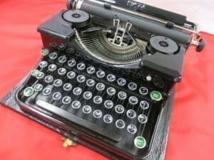 Royal Typewriter in Glossy Black from the 1920's
